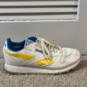 Reebok men’s classic leather sneaker chalk/primal yellow/horizon blue